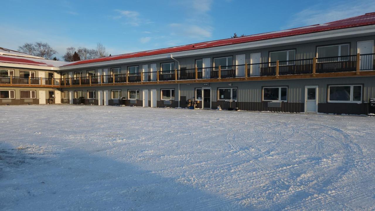 Outdoorsman Motel Wawa Buitenkant foto