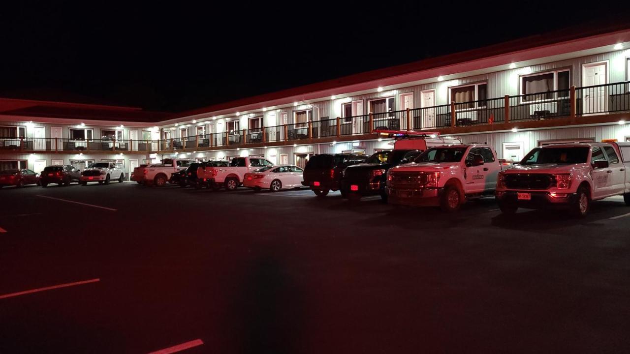 Outdoorsman Motel Wawa Buitenkant foto