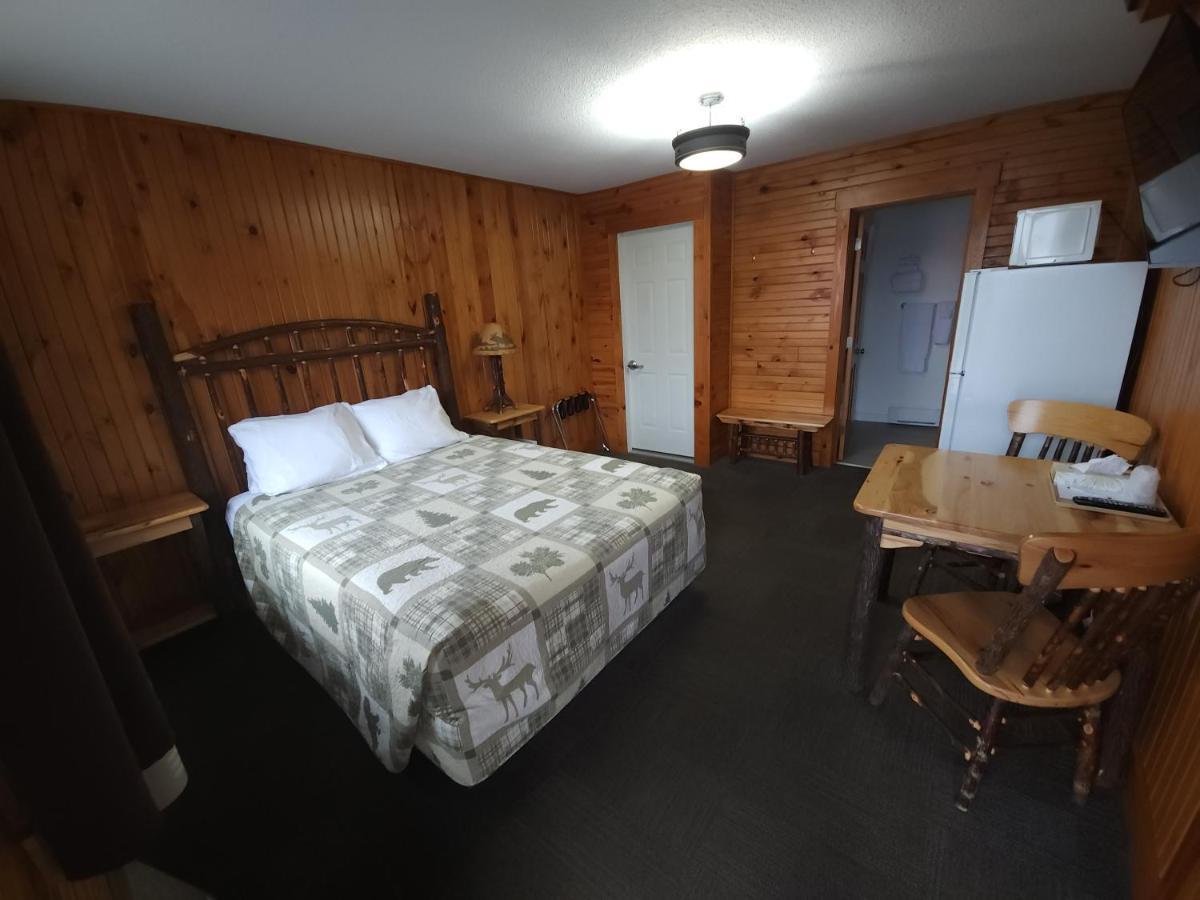 Outdoorsman Motel Wawa Buitenkant foto