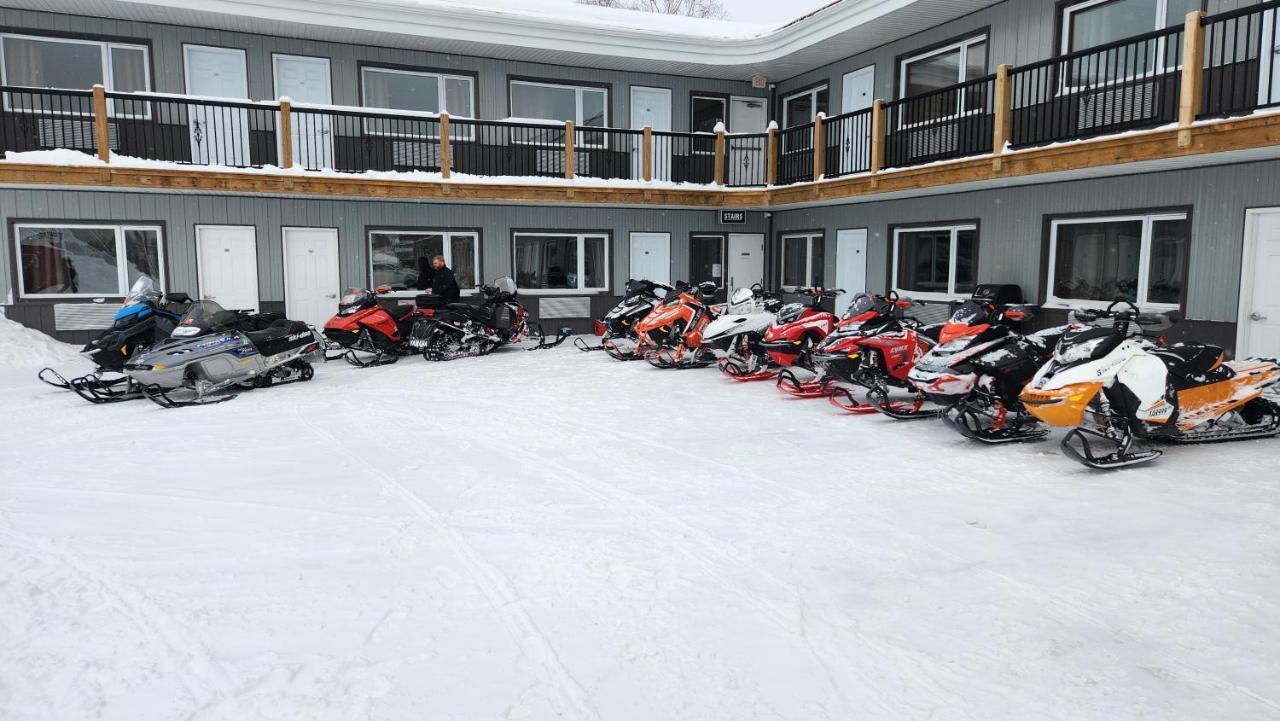 Outdoorsman Motel Wawa Buitenkant foto